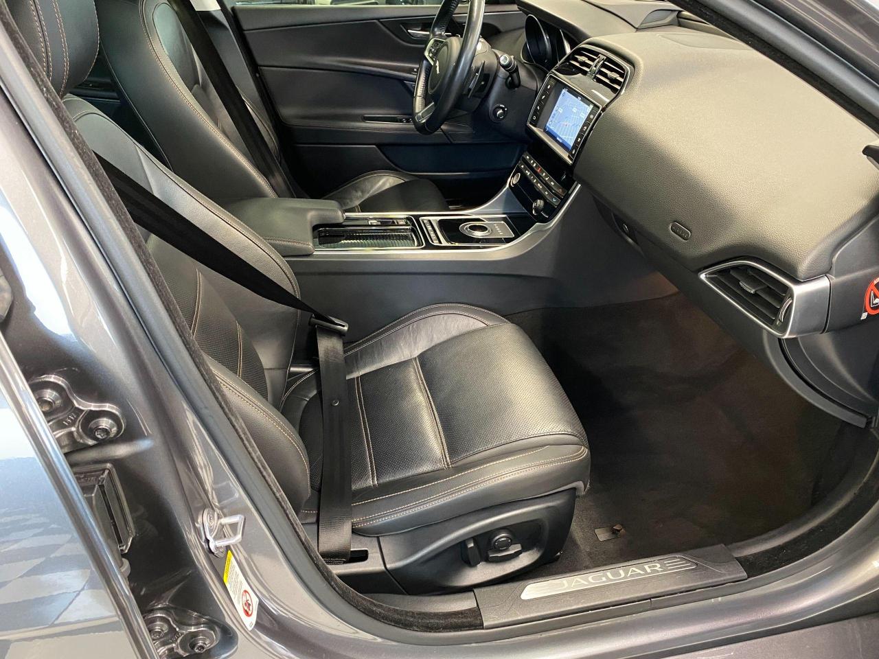 2018 Jaguar XE Prestige AWD+Cooled Seats+Blind Spot+CLEAN CARFAX - Photo #22