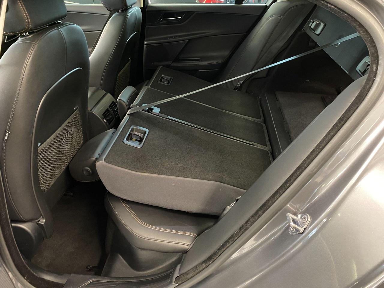 2018 Jaguar XE Prestige AWD+Cooled Seats+Blind Spot+CLEAN CARFAX - Photo #26