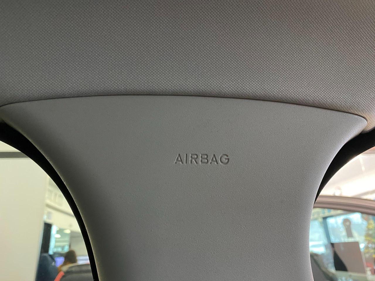 2018 Jaguar XE Prestige AWD+Cooled Seats+Blind Spot+CLEAN CARFAX - Photo #50