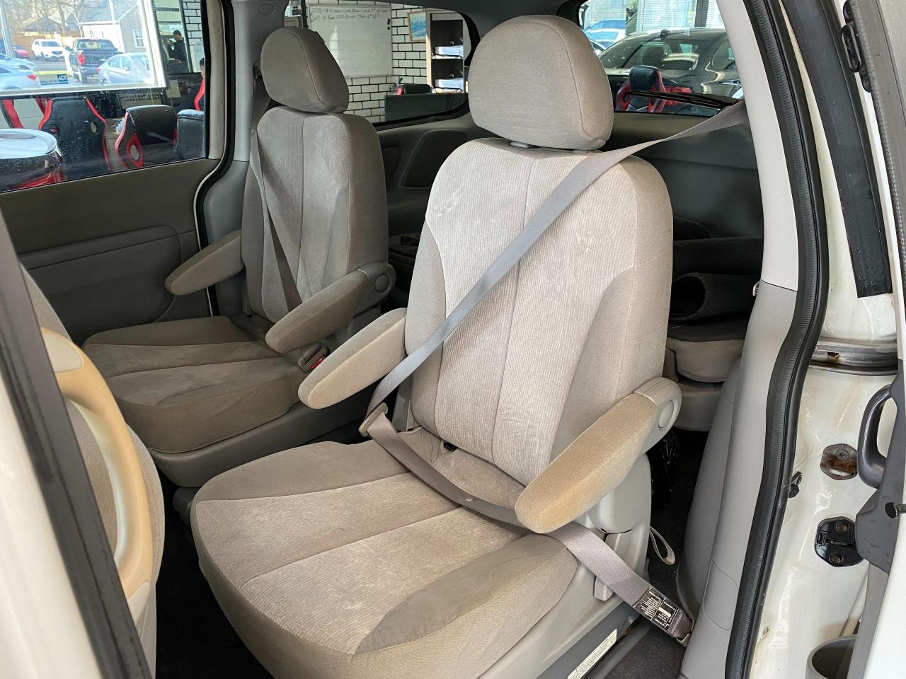 2014 Kia Sedona LX+Camera+Heated Seats+Cruise+CLEAN CARFAX - Photo #24