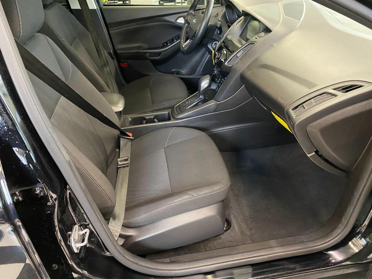 2017 Ford Focus SEL+ApplePlay+Camera+Sensors+Roof+CLEAN CARFAX Photo91