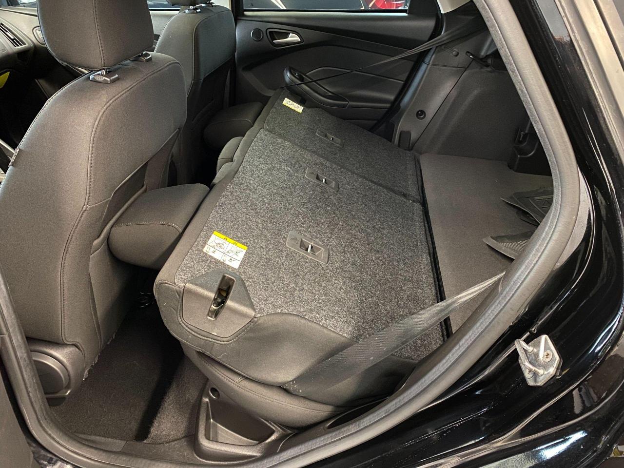 2017 Ford Focus SEL+ApplePlay+Camera+Sensors+Roof+CLEAN CARFAX - Photo #25