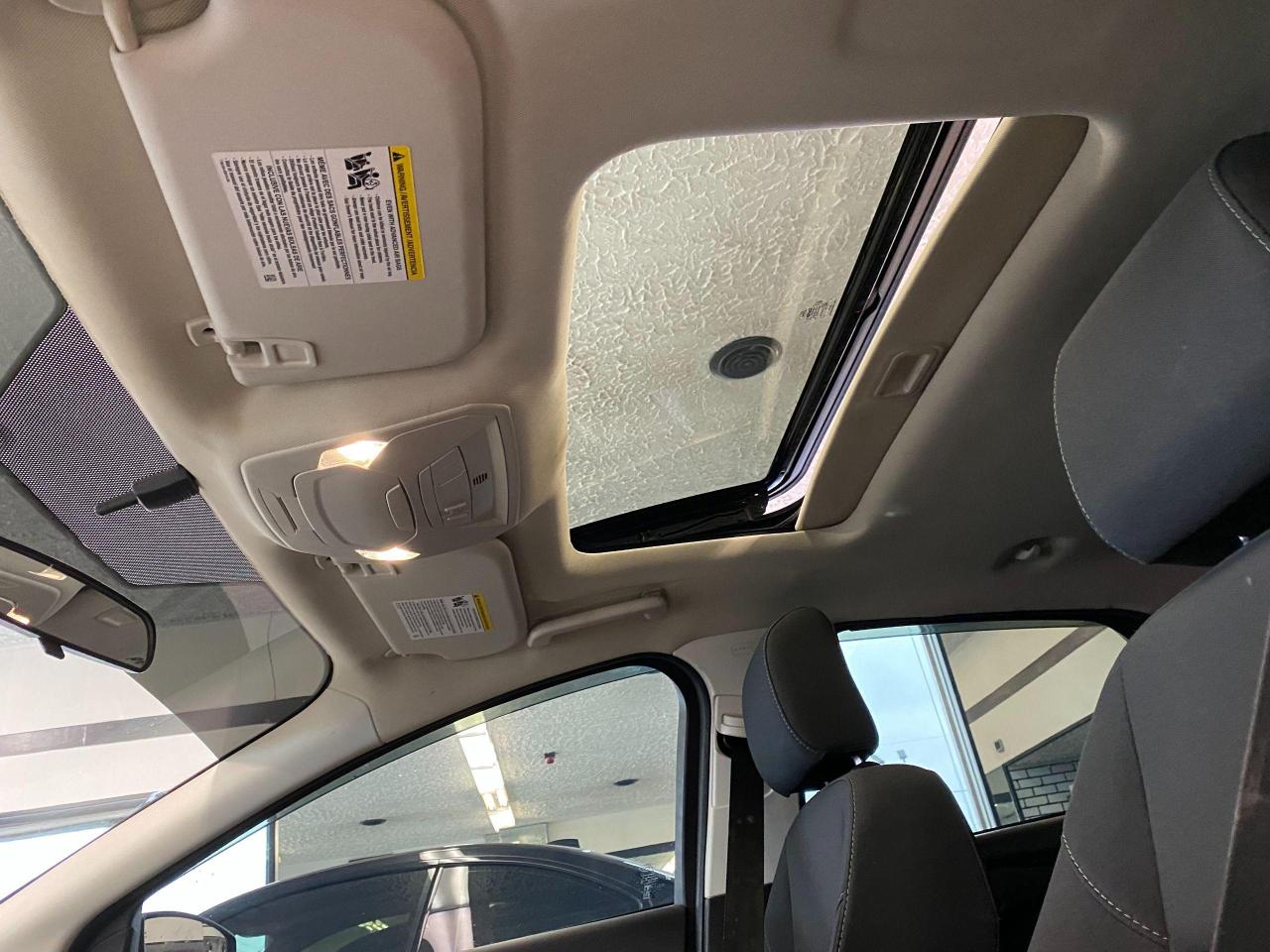 2017 Ford Focus SEL+ApplePlay+Camera+Sensors+Roof+CLEAN CARFAX - Photo #27