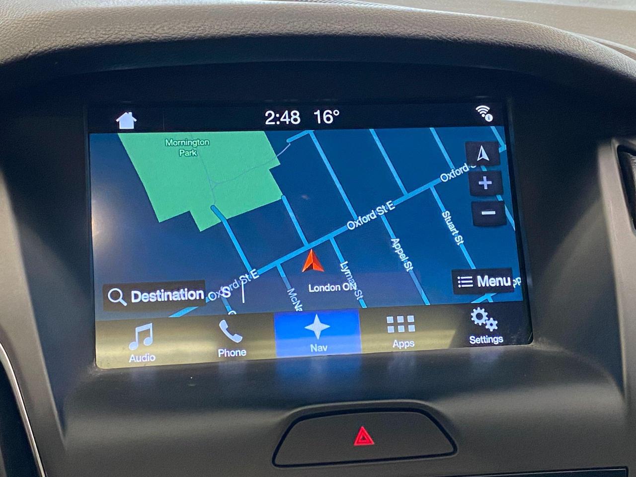2017 Ford Focus SEL+ApplePlay+Camera+Sensors+Roof+CLEAN CARFAX - Photo #32
