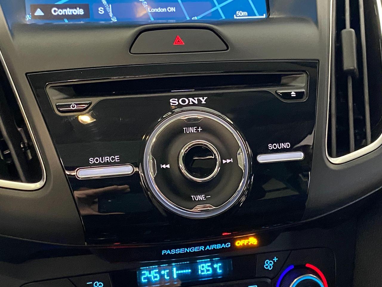 2017 Ford Focus SEL+ApplePlay+Camera+Sensors+Roof+CLEAN CARFAX - Photo #38