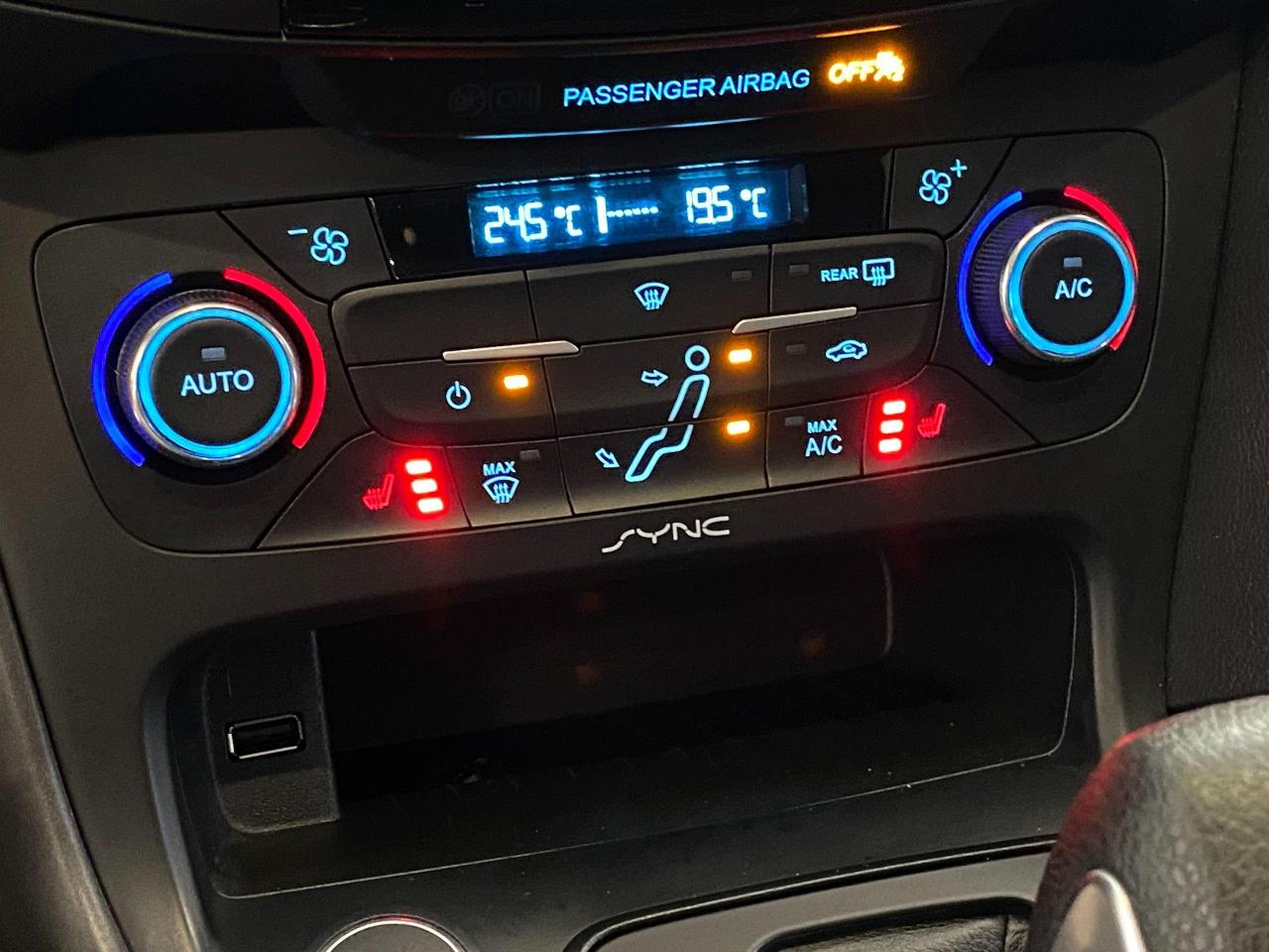 2017 Ford Focus SEL+ApplePlay+Camera+Sensors+Roof+CLEAN CARFAX Photo109