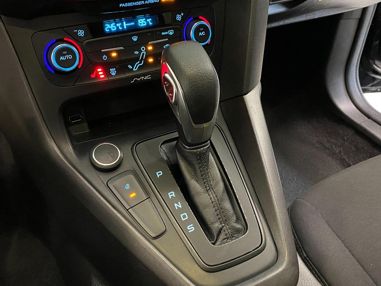 2017 Ford Focus SEL+ApplePlay+Camera+Sensors+Roof+CLEAN CARFAX - Photo #41