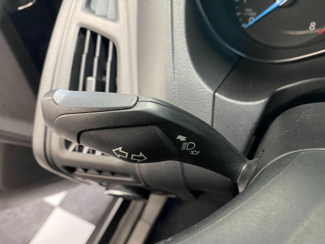 2017 Ford Focus SEL+ApplePlay+Camera+Sensors+Roof+CLEAN CARFAX - Photo #56