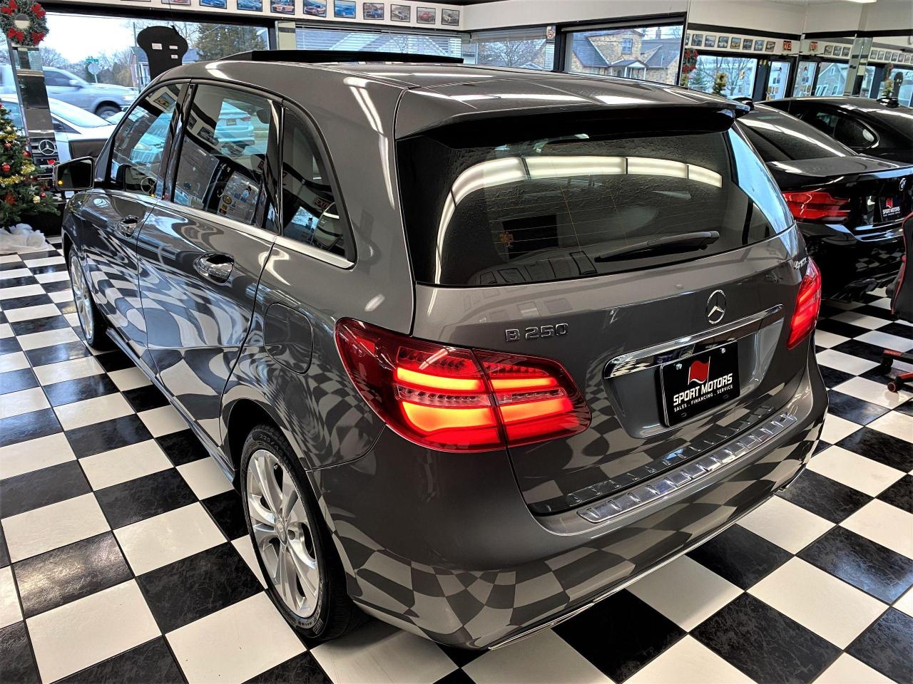 2017 Mercedes-Benz B-Class B 250 4MATIC+GPS+Xenons+Camera+Roof+CLEAN CARFAX Photo2