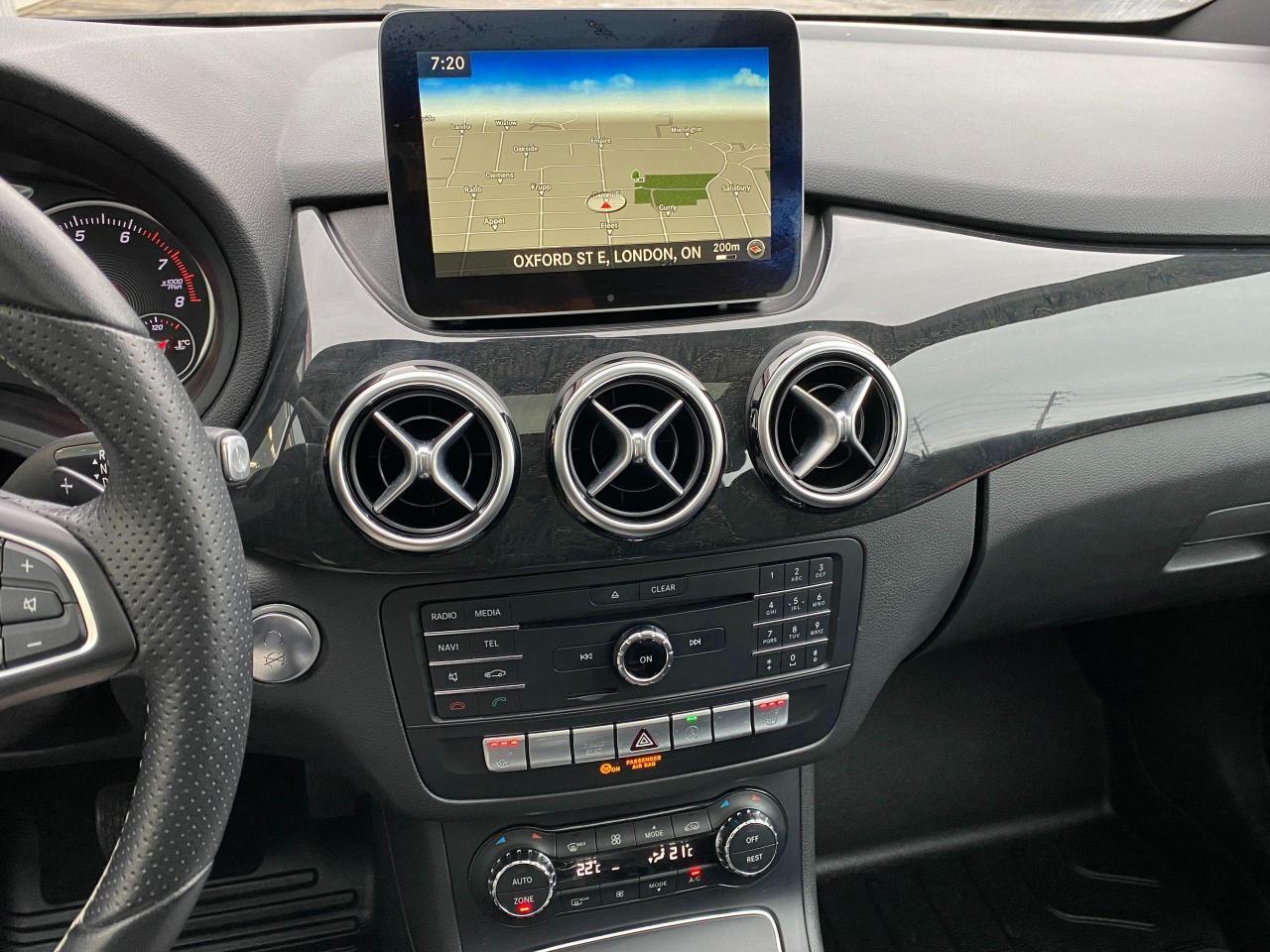 2017 Mercedes-Benz B-Class B 250 4MATIC+GPS+Xenons+Camera+Roof+CLEAN CARFAX Photo79
