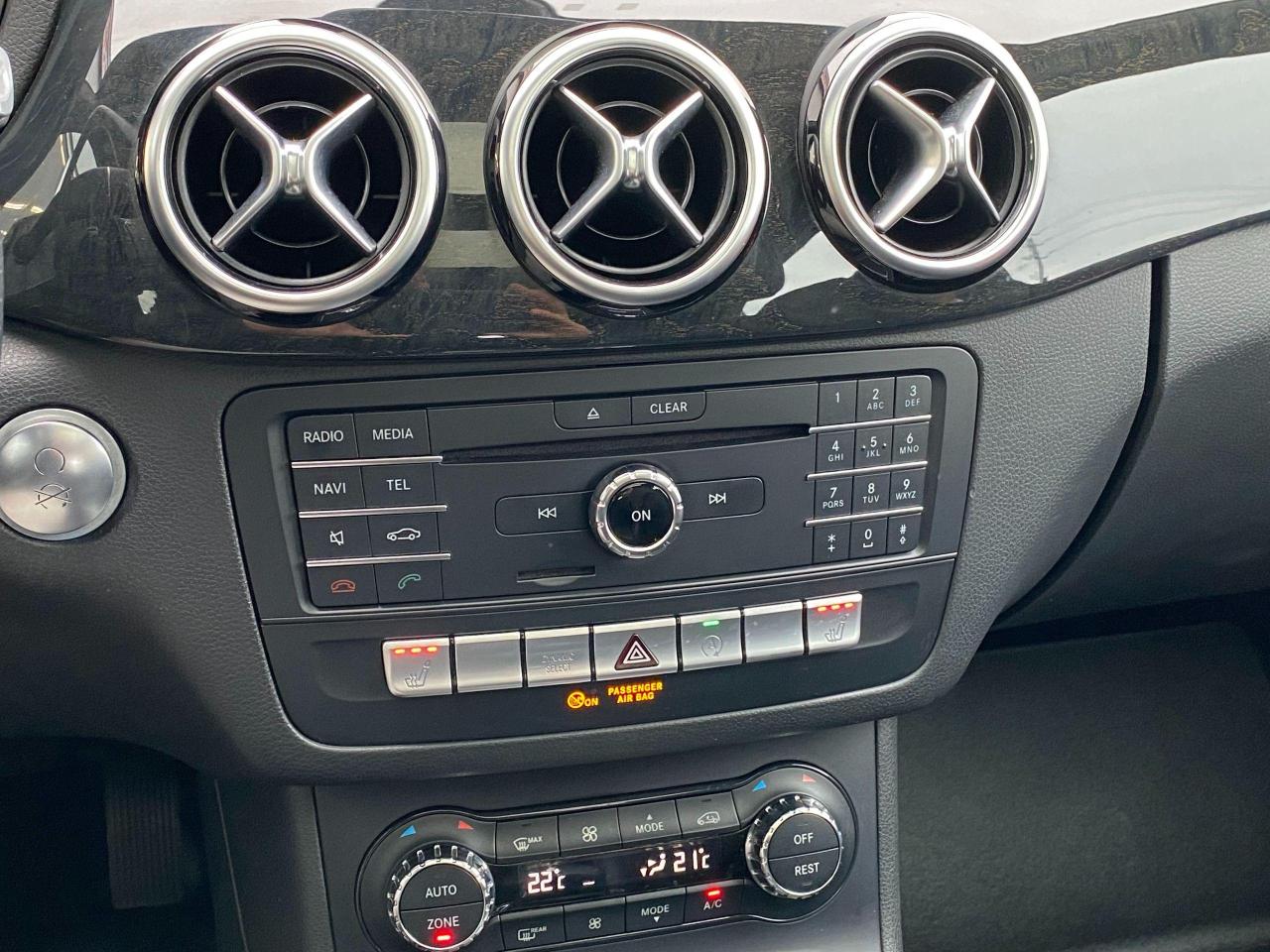 2017 Mercedes-Benz B-Class B 250 4MATIC+GPS+Xenons+Camera+Roof+CLEAN CARFAX Photo105
