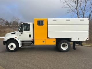 2006 International 4300 CHIPPER DUMP TRUCK - Photo #2