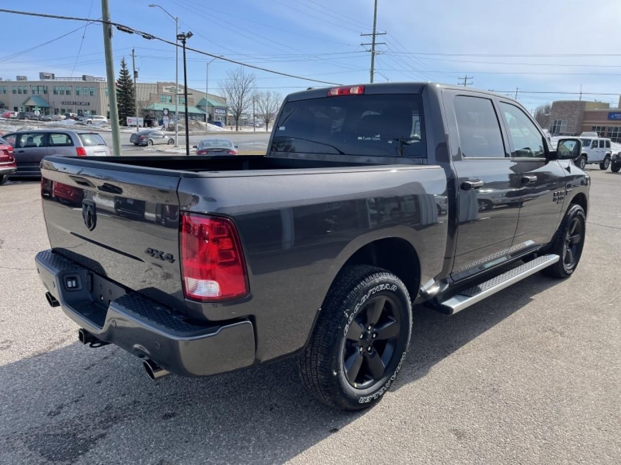 2022 RAM 1500 Classic TRADESMAN Photo3