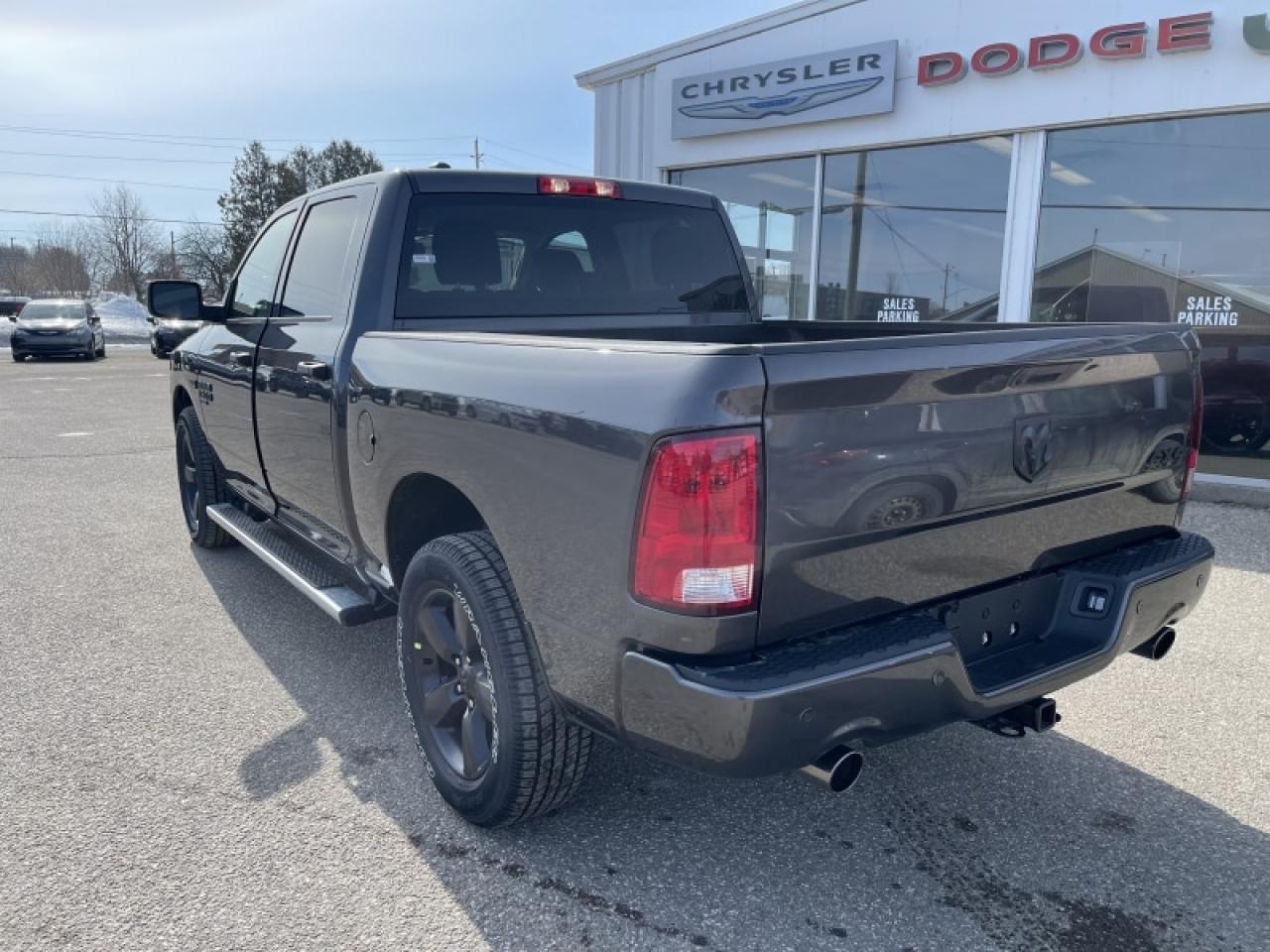 2022 RAM 1500 Classic TRADESMAN Photo4