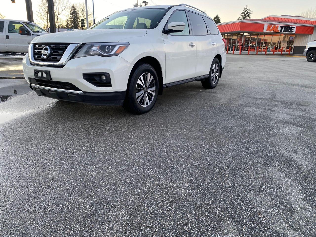 2017 Nissan Pathfinder S - Photo #4