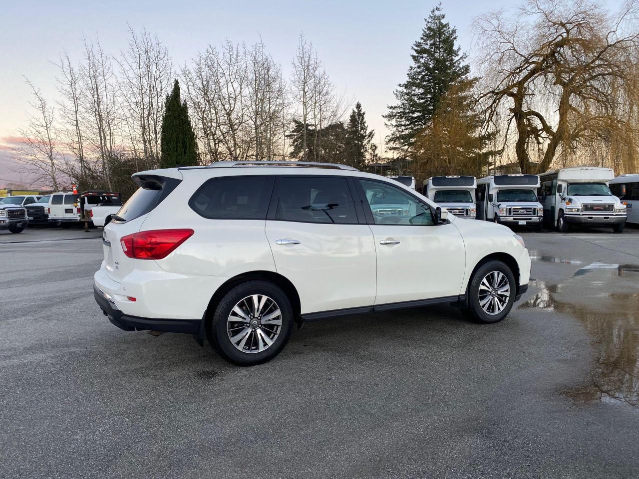 2017 Nissan Pathfinder S - Photo #7