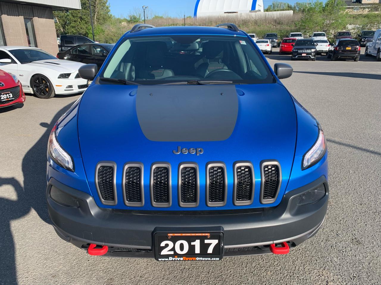 2017 Jeep Cherokee Trailhawk 4X4 Photo2