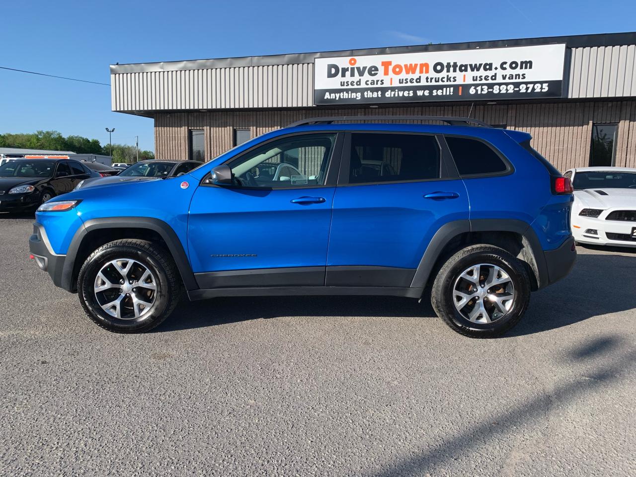 2017 Jeep Cherokee Trailhawk 4X4 - Photo #2