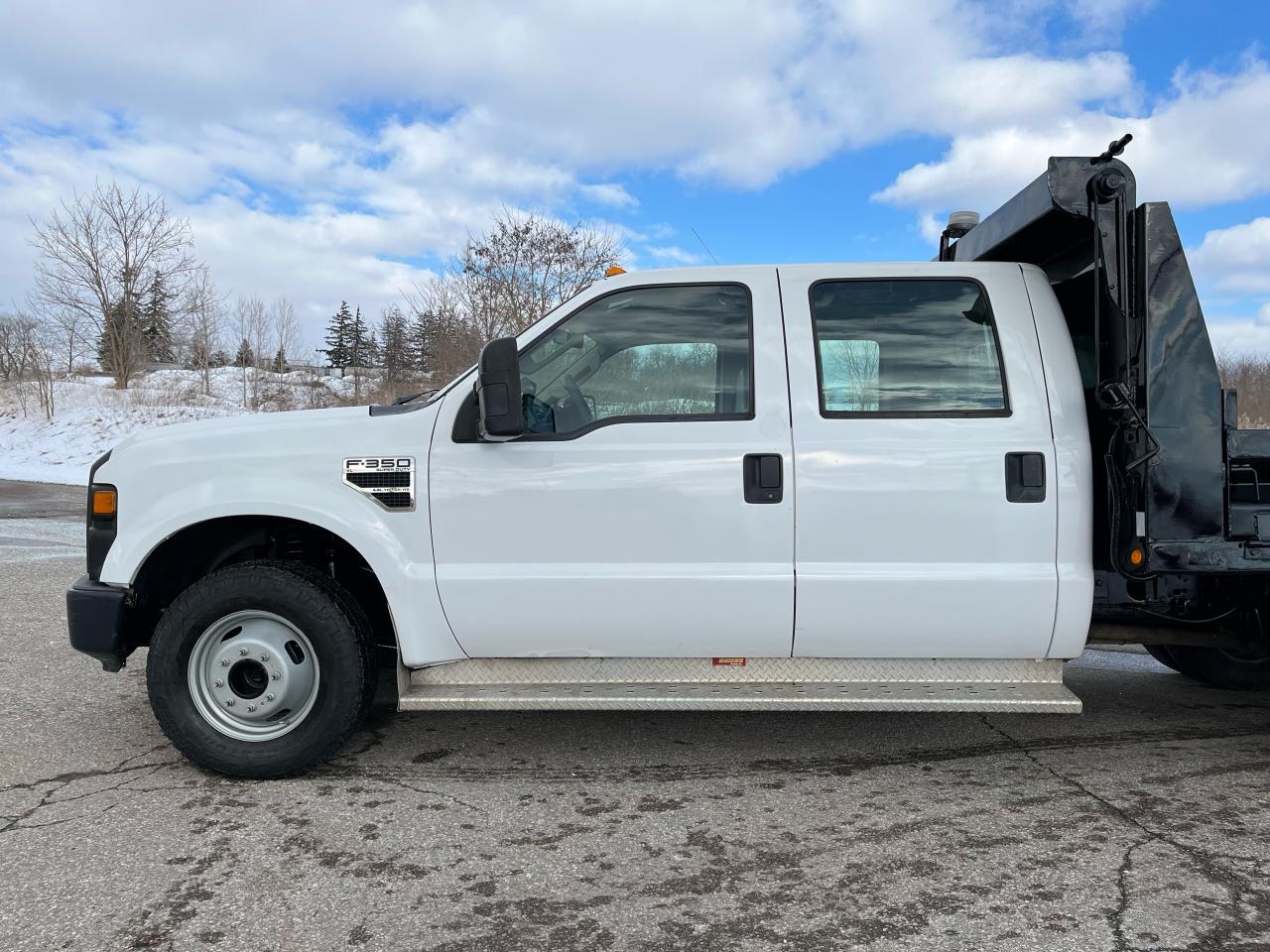 2010 Ford F-350 CREW CAB DUMP TRUCK- V10 GAS - Photo #5