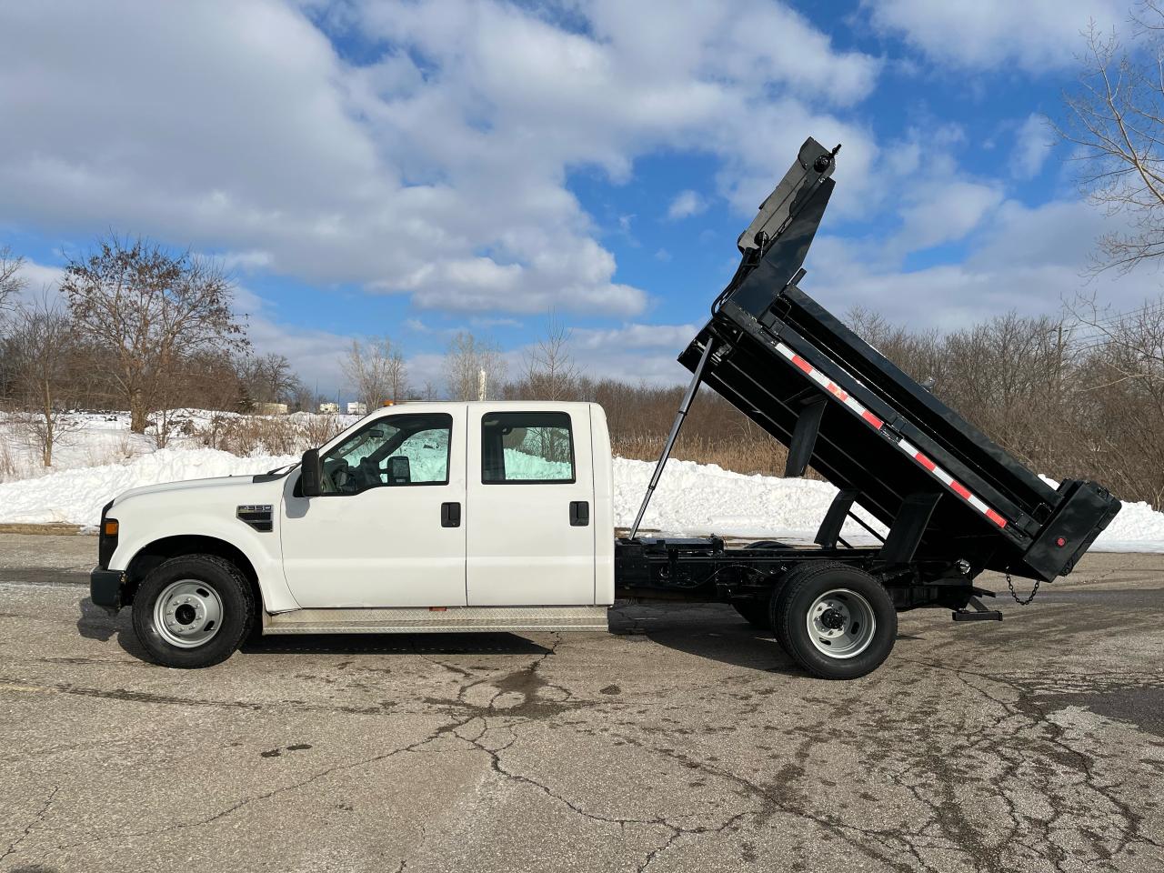 2010 Ford F-350 CREW CAB DUMP TRUCK- V10 GAS - Photo #17