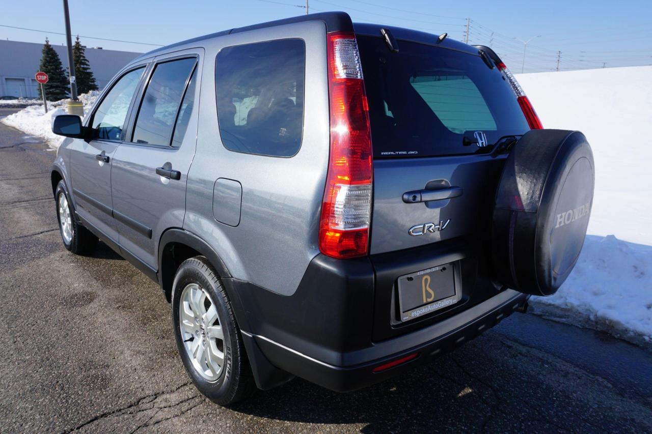 2005 Honda CR-V RARE / 5SPD MANUAL / 4WD / 1 OWNER / NO ACCIDENTS Photo2