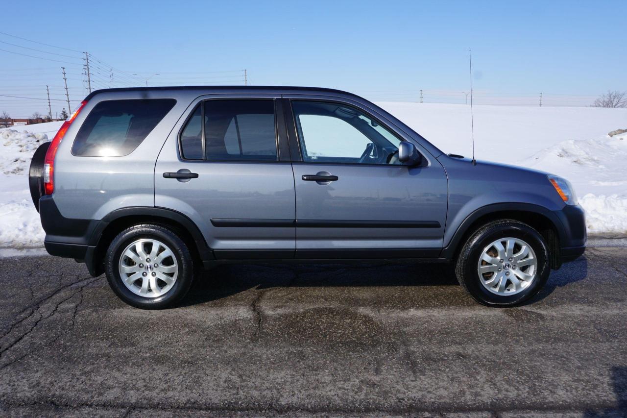 2005 Honda CR-V RARE / 5SPD MANUAL / 4WD / 1 OWNER / NO ACCIDENTS Photo4