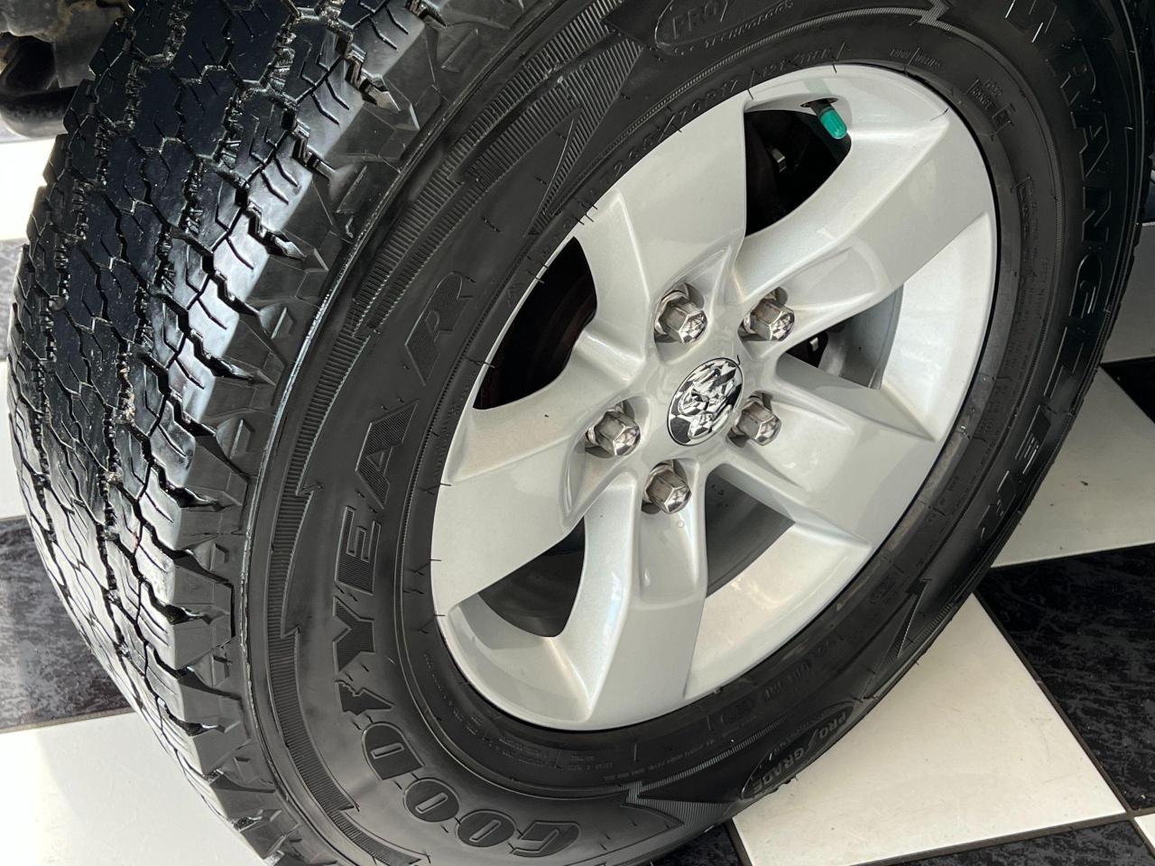 2018 RAM 1500 ST 5.7L V8 HEMI 4x4+Camera+Bluetooth+CLEAN CARFAX Photo69