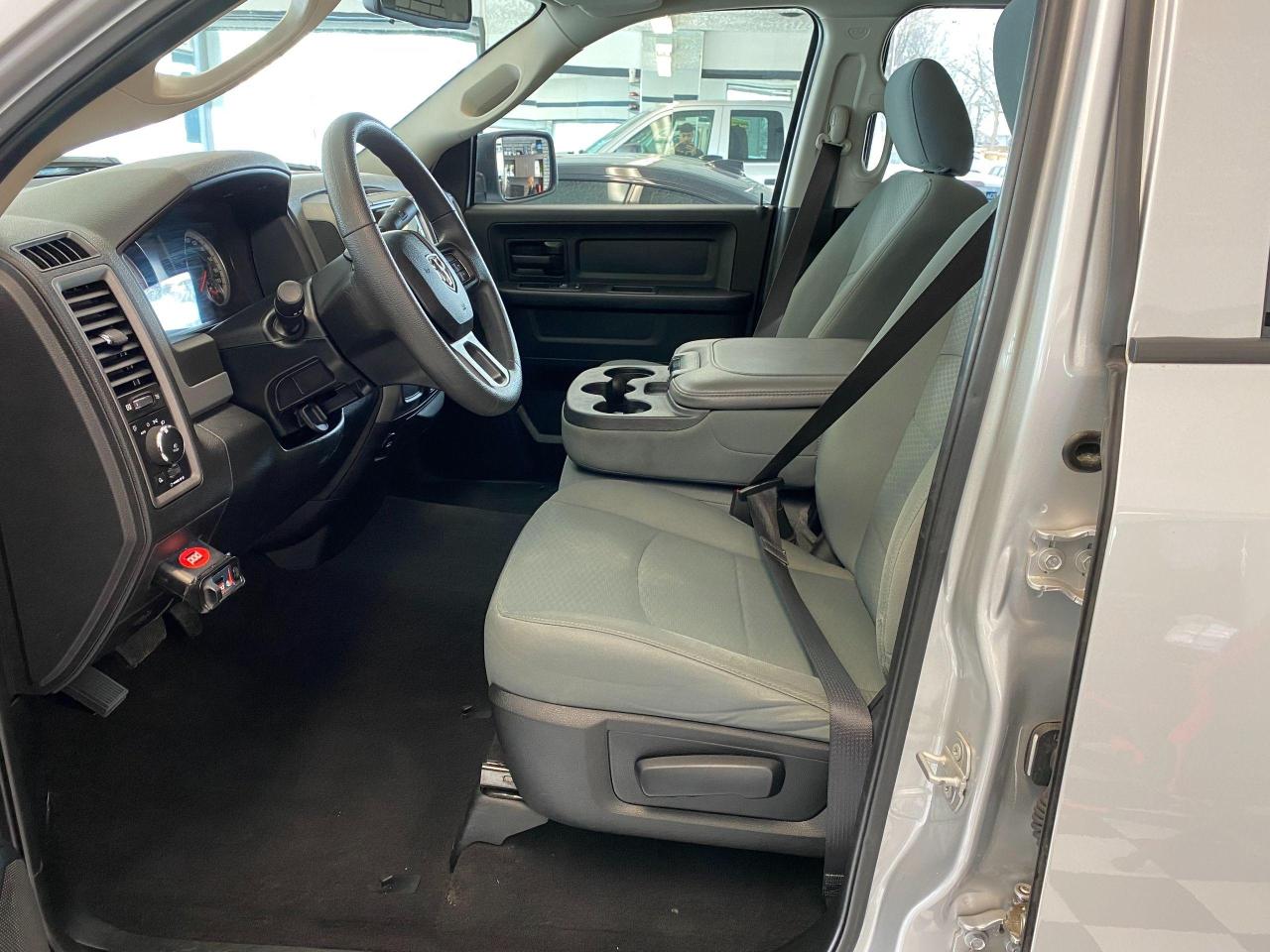 2018 RAM 1500 ST 5.7L V8 HEMI 4x4+Camera+Bluetooth+CLEAN CARFAX - Photo #18