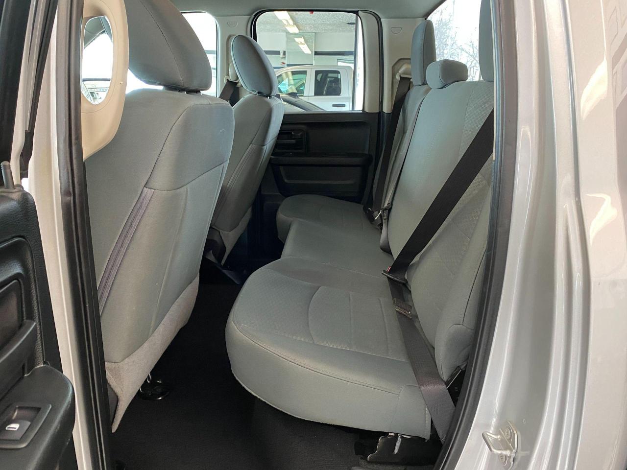 2018 RAM 1500 ST 5.7L V8 HEMI 4x4+Camera+Bluetooth+CLEAN CARFAX - Photo #23
