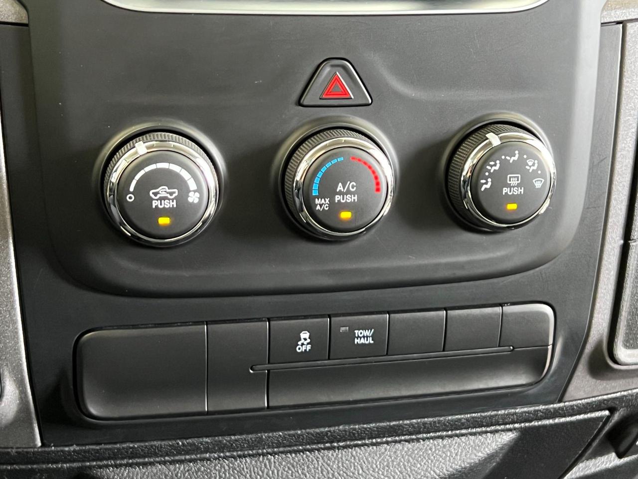 2018 RAM 1500 ST 5.7L V8 HEMI 4x4+Camera+Bluetooth+CLEAN CARFAX - Photo #31
