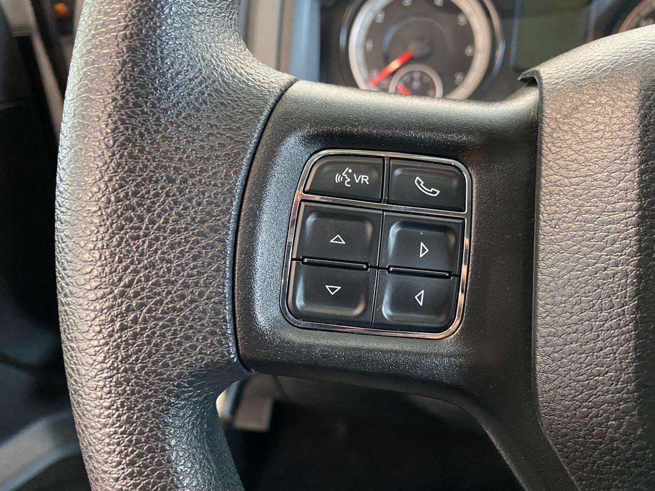 2018 RAM 1500 ST 5.7L V8 HEMI 4x4+Camera+Bluetooth+CLEAN CARFAX - Photo #32