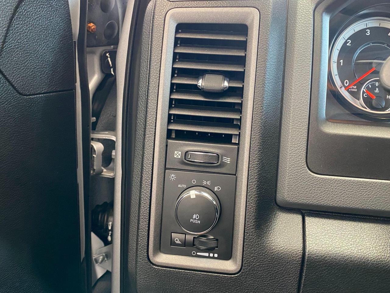 2018 RAM 1500 ST 5.7L V8 HEMI 4x4+Camera+Bluetooth+CLEAN CARFAX Photo91