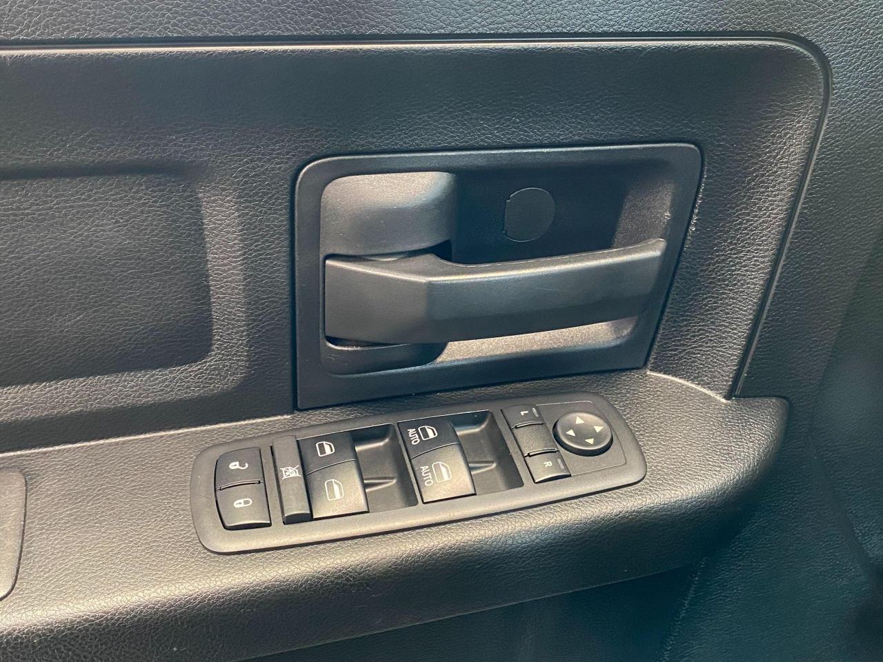 2018 RAM 1500 ST 5.7L V8 HEMI 4x4+Camera+Bluetooth+CLEAN CARFAX - Photo #45