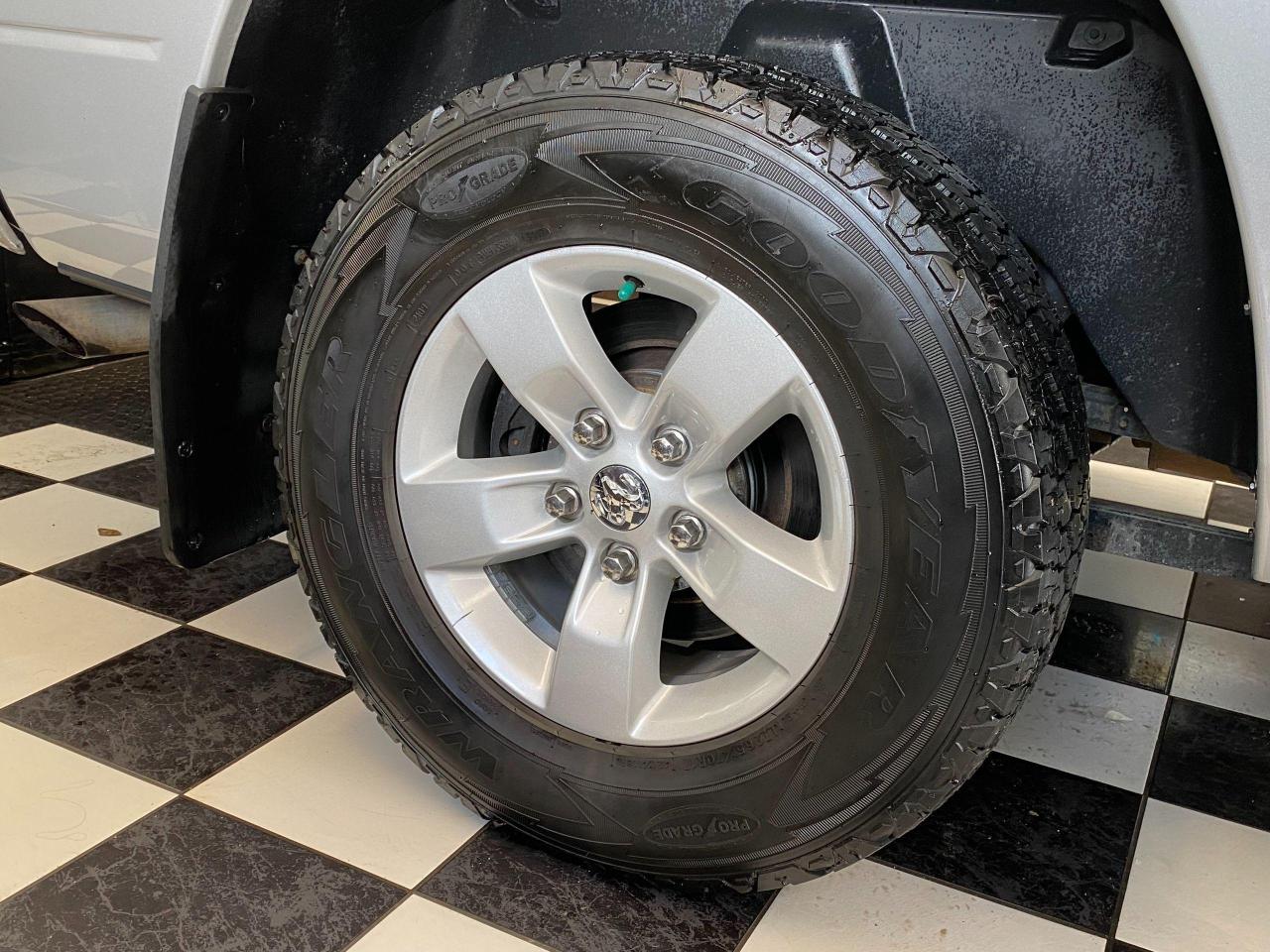 2018 RAM 1500 ST 5.7L V8 HEMI 4x4+Camera+Bluetooth+CLEAN CARFAX Photo106