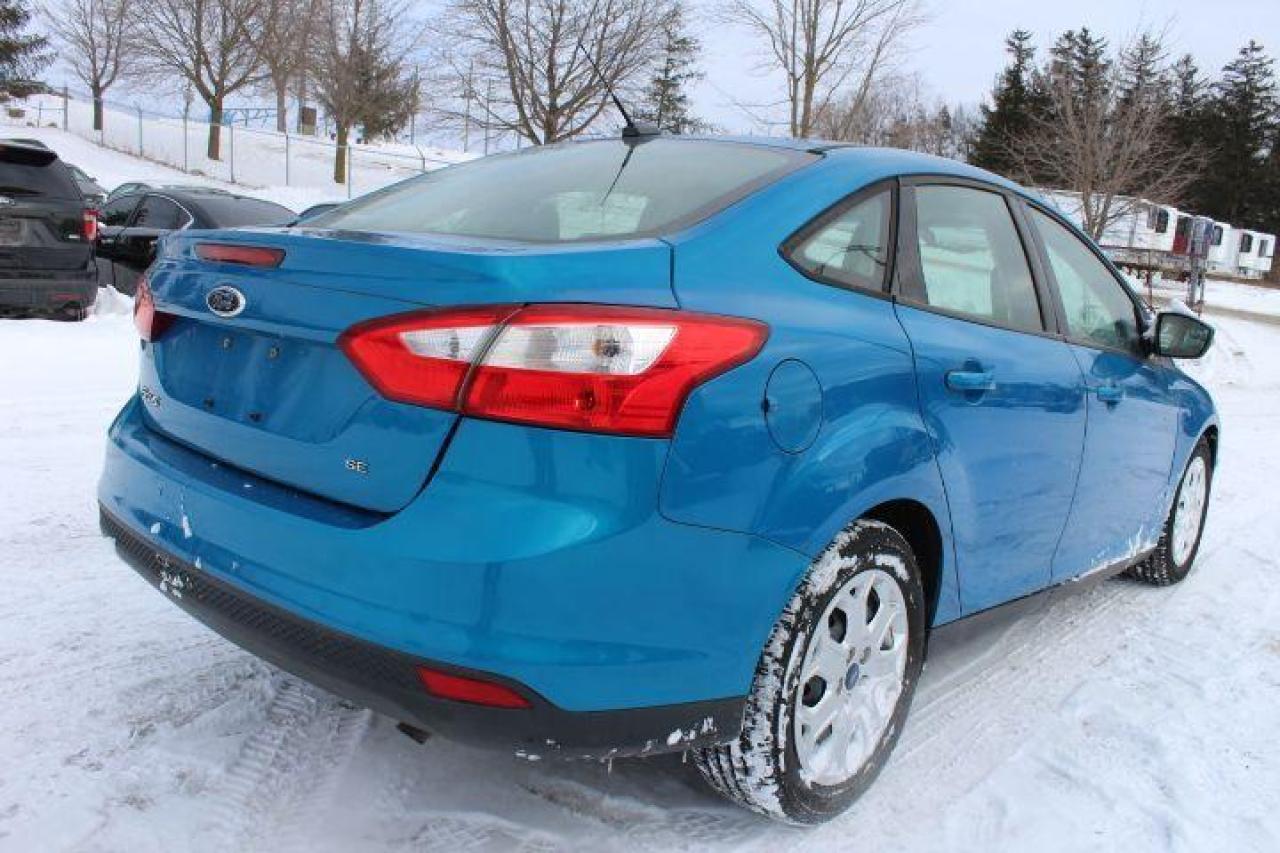 2012 Ford Focus SE Photo2