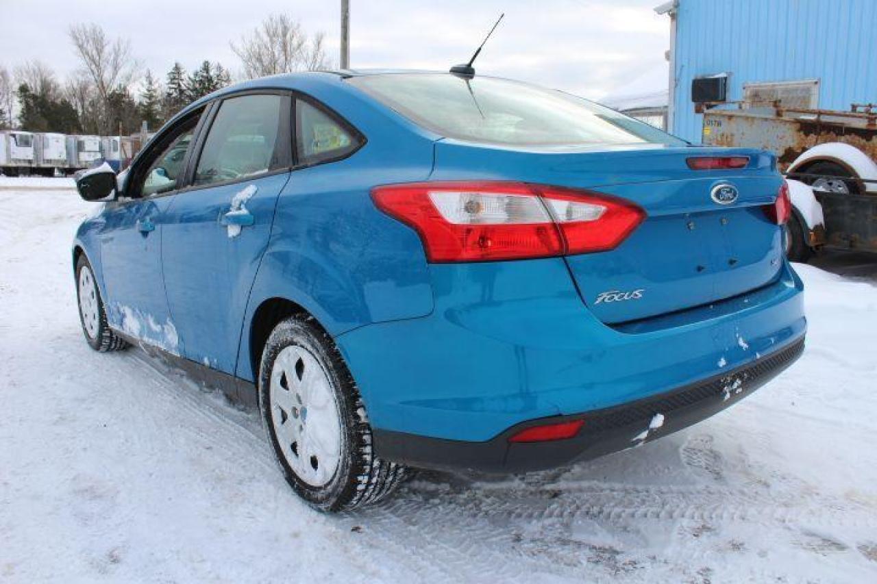 2012 Ford Focus SE Photo3