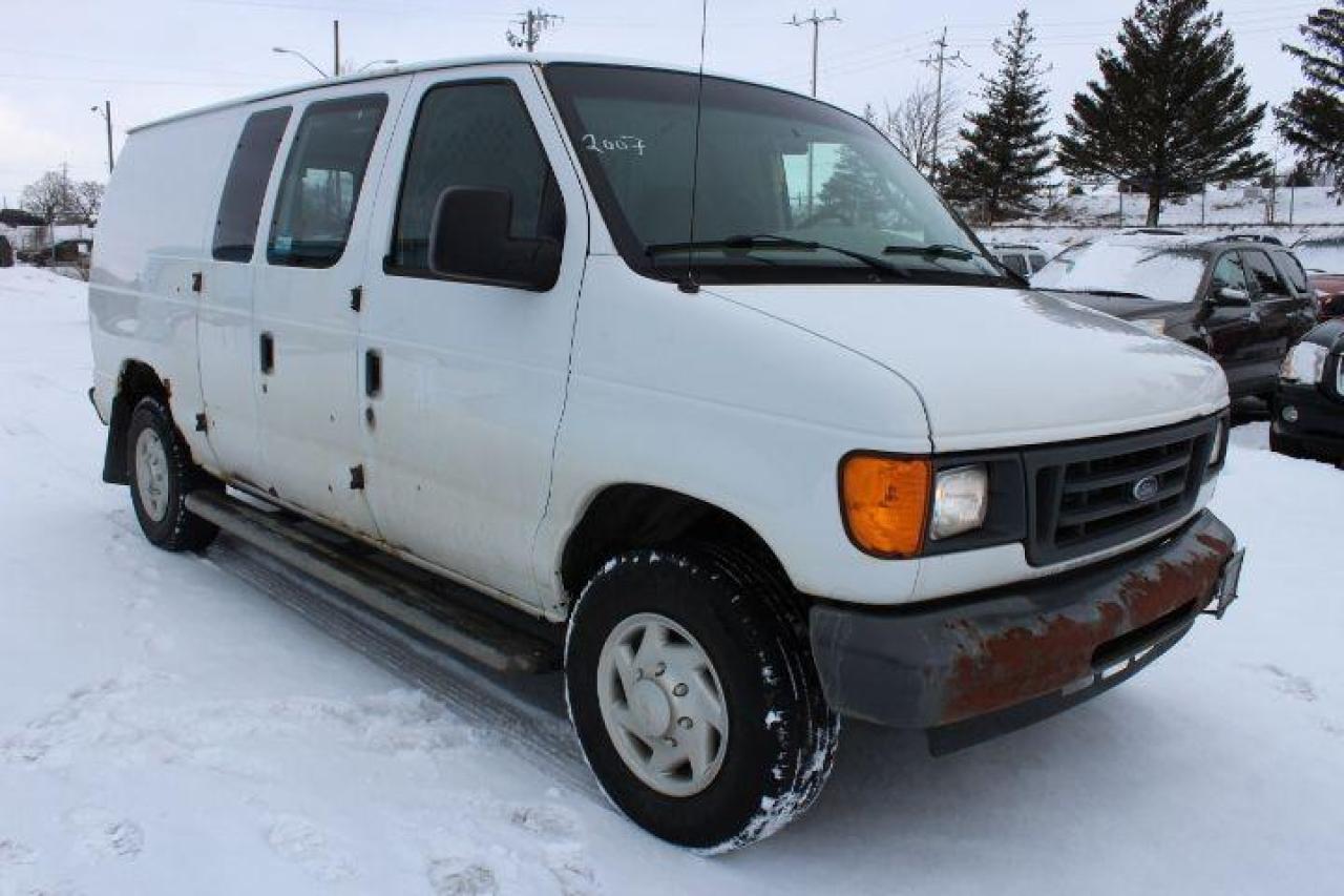 2007 Ford E-250 Commercial Photo