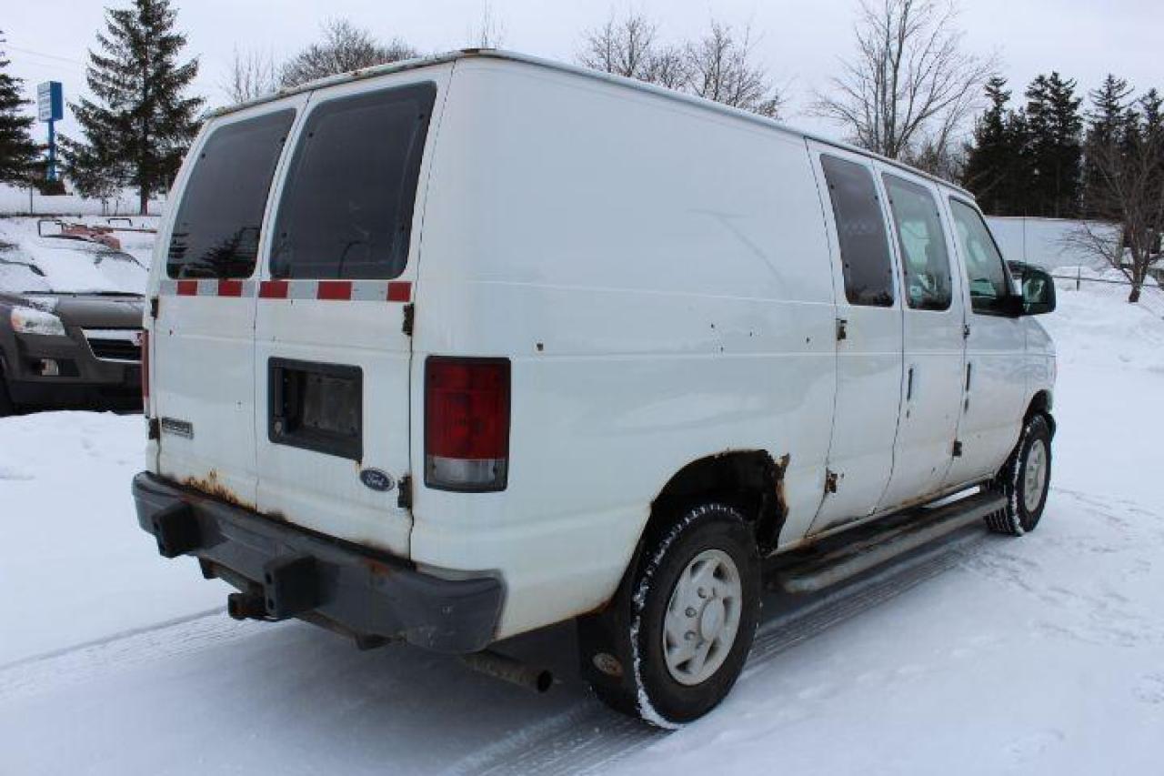 2007 Ford E-250 Commercial Photo