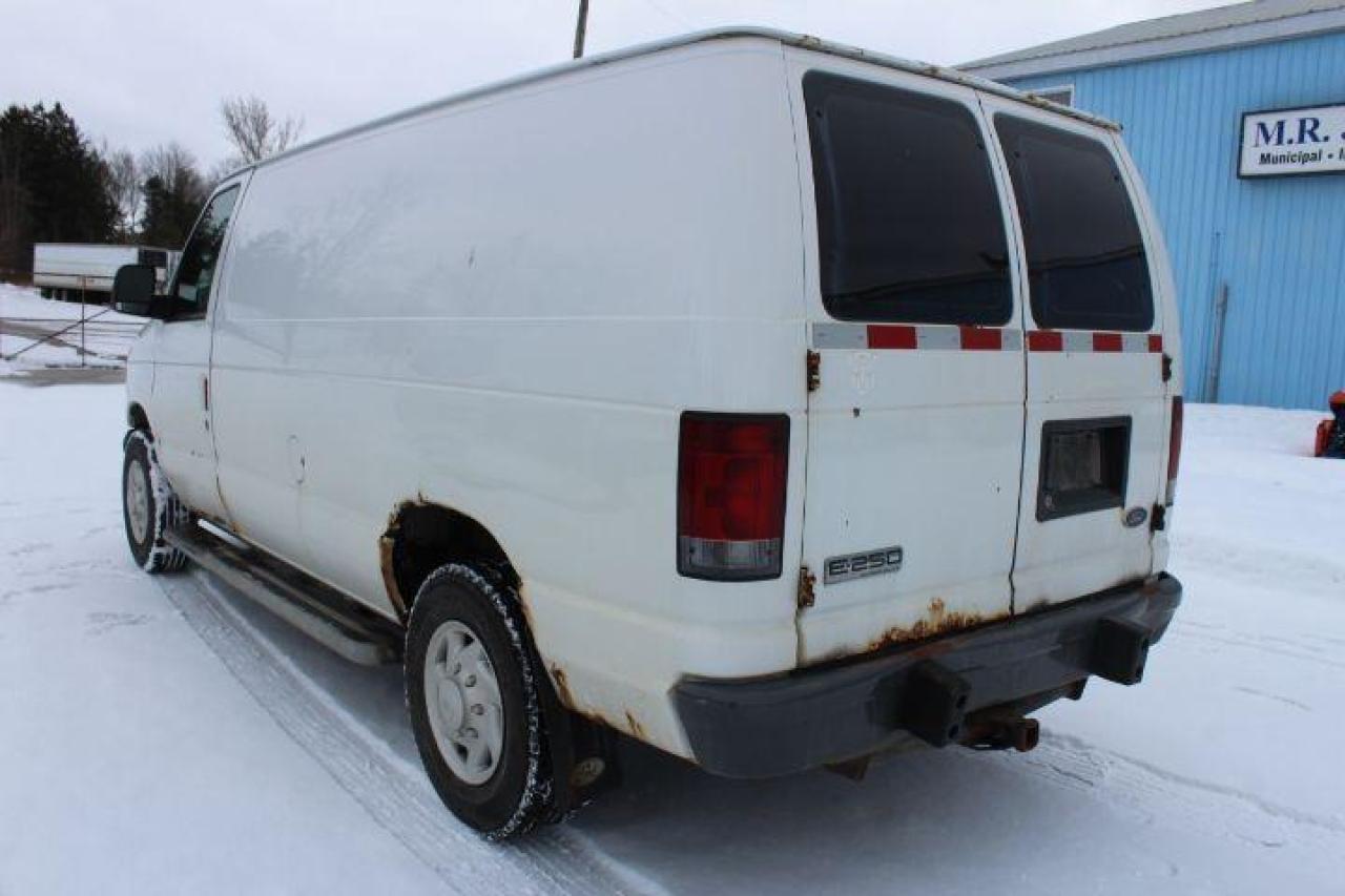 2007 Ford E-250 Commercial Photo3
