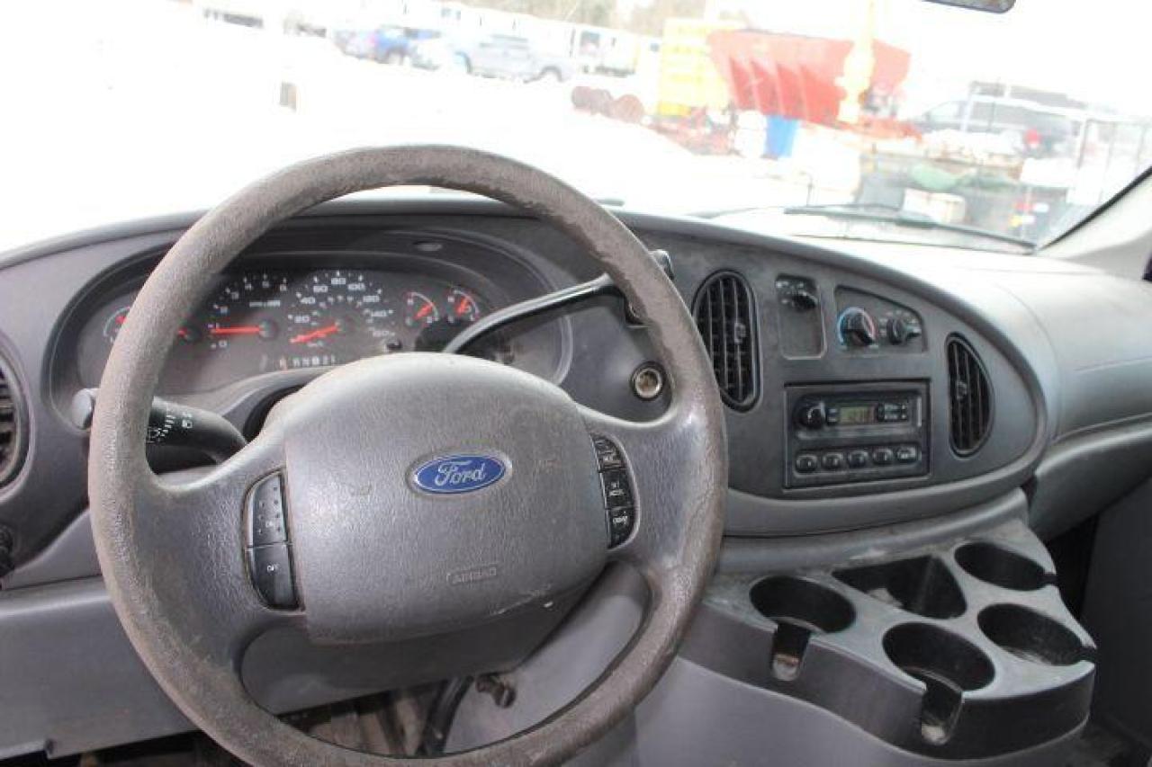 2007 Ford E-250 Commercial Photo