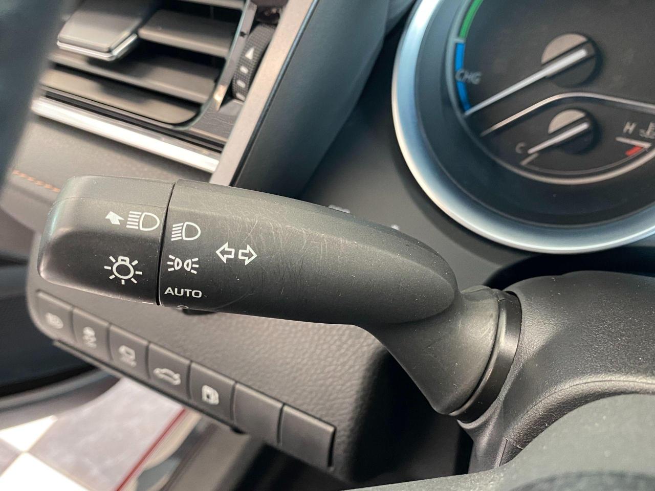 2018 Toyota Camry XLE Hybrid+Leather+Roof+AdaptiveCruise+CLEANCARFAX Photo50