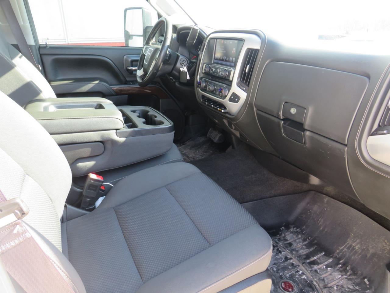 2016 GMC Sierra 2500 HD SLE with SNOWAY PLOW (**No Reported Accidents**4X4**Back-up Camera**Bluetooth Audio**Satellite Radio**Power Seats**Dual Zone Climate Control**) Photo
