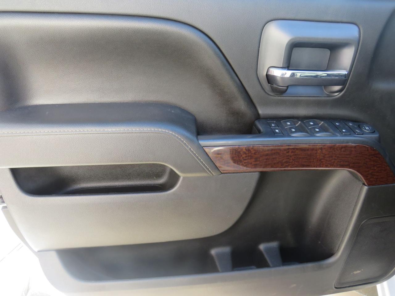 2016 GMC Sierra 2500 HD SLE with SNOWAY PLOW (**No Reported Accidents**4X4**Back-up Camera**Bluetooth Audio**Satellite Radio**Power Seats**Dual Zone Climate Control**) Photo