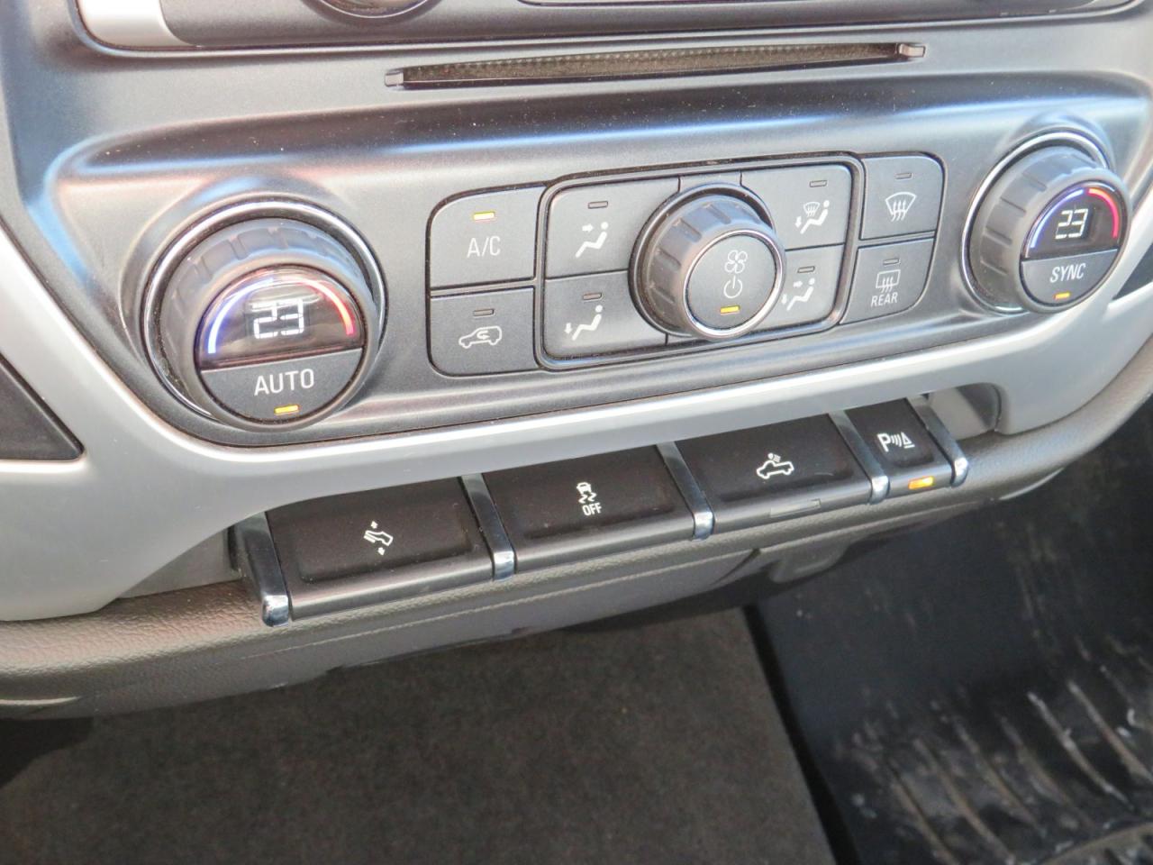 2016 GMC Sierra 2500 HD SLE with SNOWAY PLOW (**No Reported Accidents**4X4**Back-up Camera**Bluetooth Audio**Satellite Radio**Power Seats**Dual Zone Climate Control**) Photo