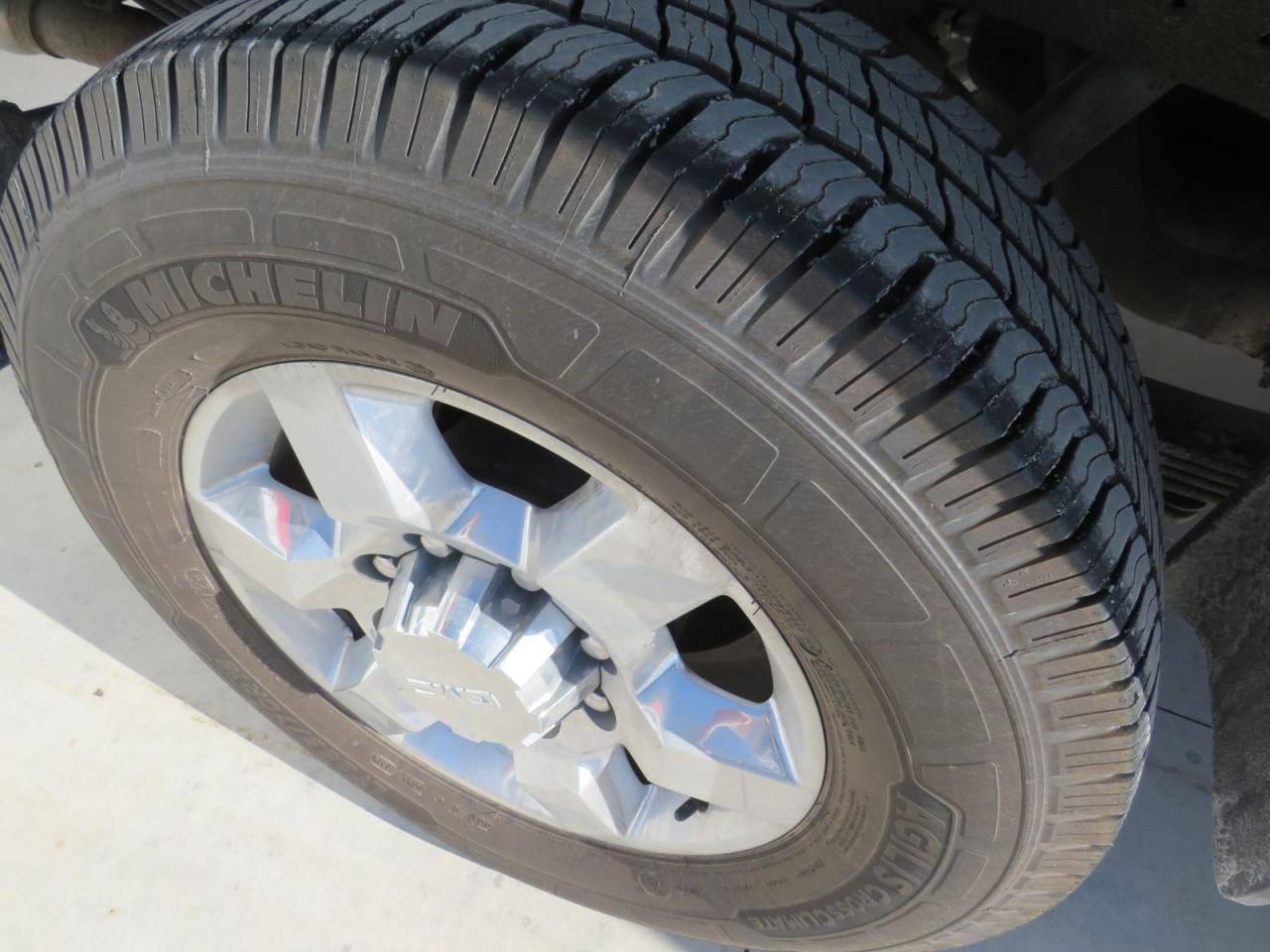 2016 GMC Sierra 2500 HD SLE with SNOWAY PLOW (**No Reported Accidents**4X4**Back-up Camera**Bluetooth Audio**Satellite Radio**Power Seats**Dual Zone Climate Control**) Photo