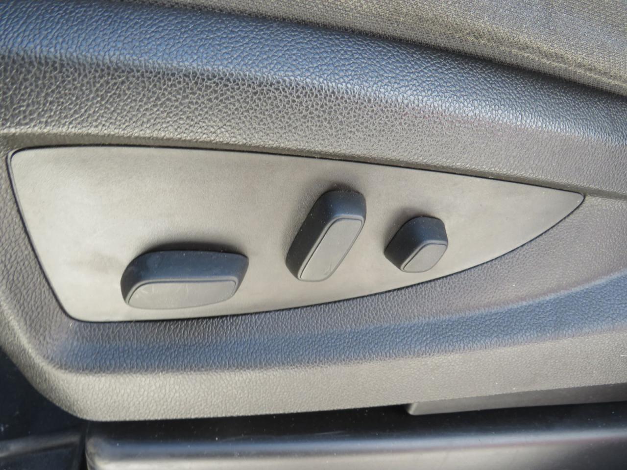 2016 GMC Sierra 2500 HD SLE with SNOWAY PLOW (**No Reported Accidents**4X4**Back-up Camera**Bluetooth Audio**Satellite Radio**Power Seats**Dual Zone Climate Control**) Photo