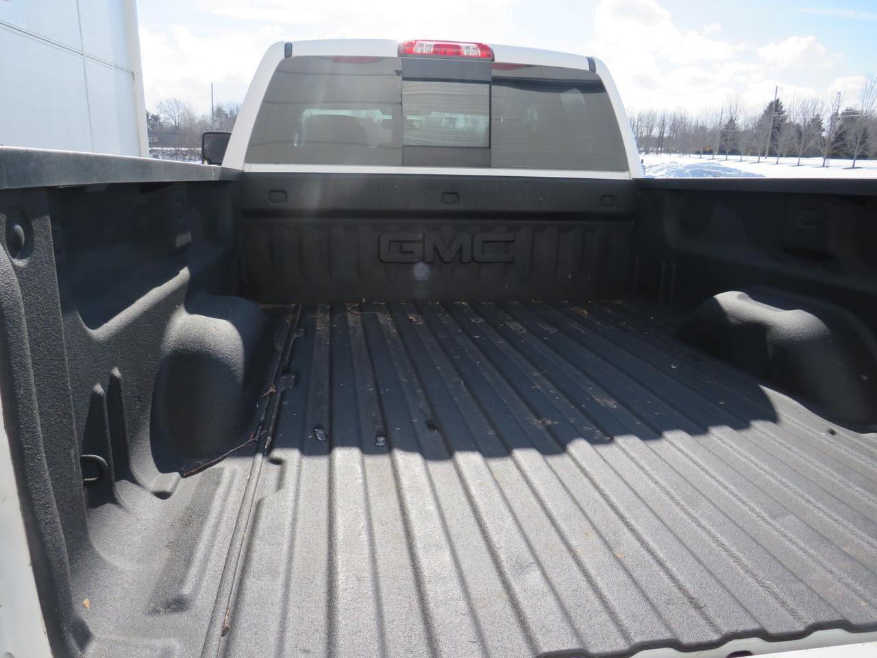 2016 GMC Sierra 2500 HD Sle With Snoway Plow  | No Reported Accidents | 4X4 | Back-Up Camera | Bluetooth Audio | Satellite Radio | Power Seats | Dual Zone Climate Control | Photo