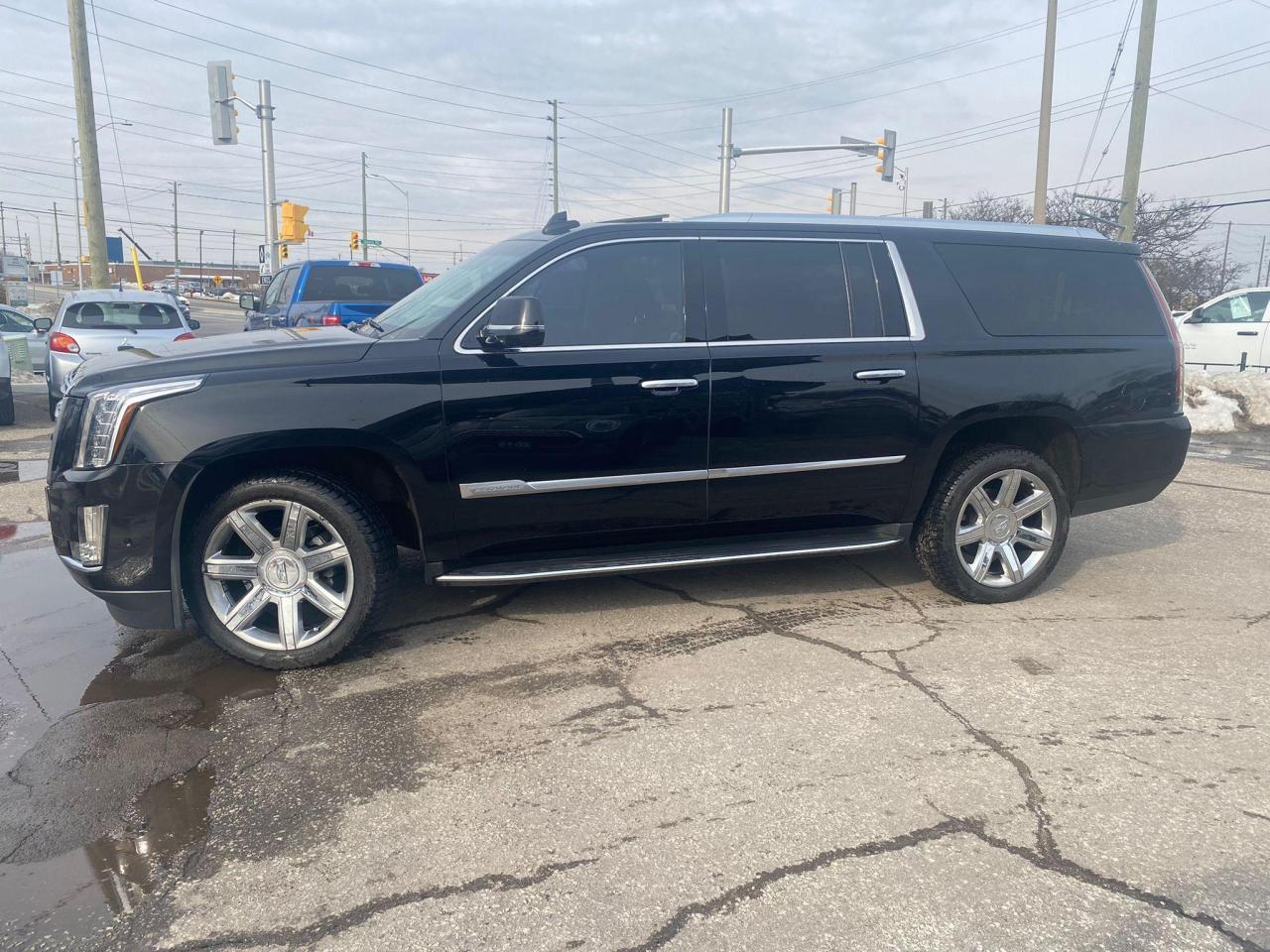 2019 Cadillac Escalade ESV 4WD ESV  Luxury NAVIGATION HEADS UP SUNROOF NO ACC - Photo #6