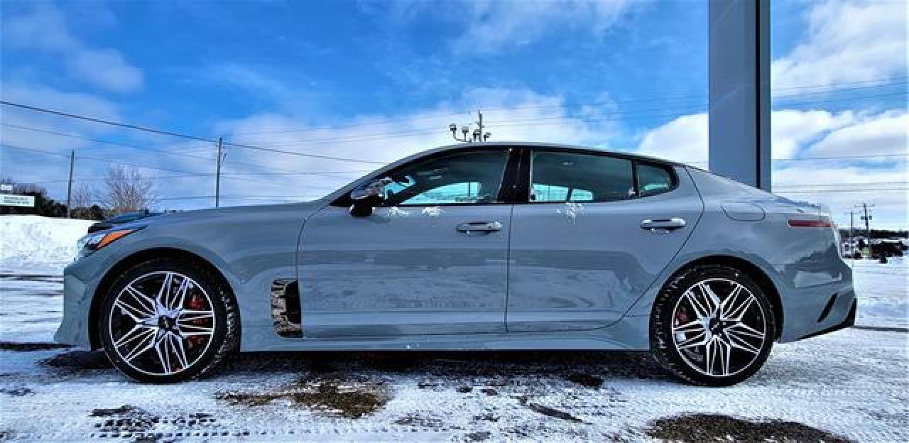 2022 Kia Stinger GT ELITE Photo2