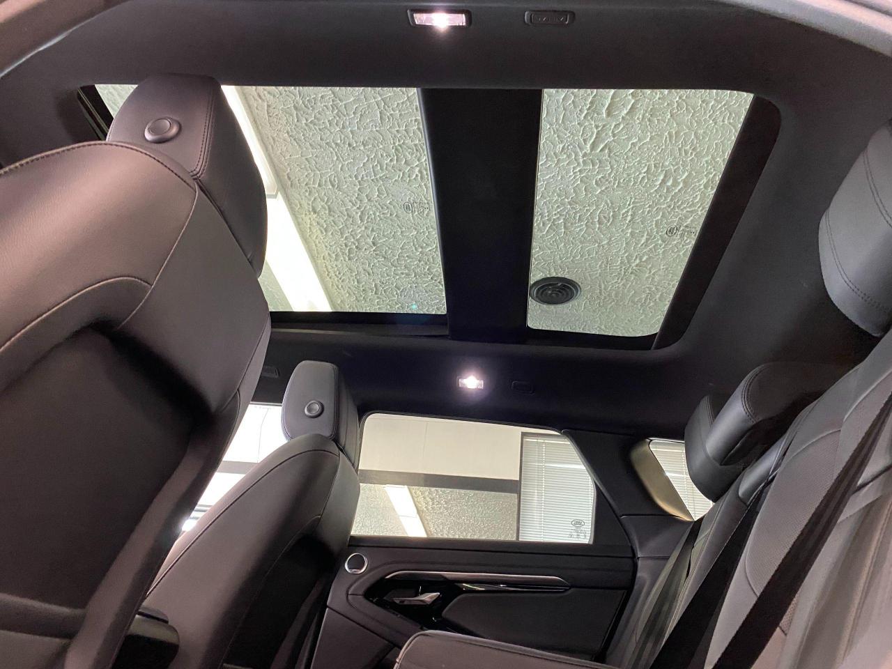 2020 Land Rover Range Rover Evoque S AWD+Slide PANO Roof+Lane Departure+CLEAN CARFAX - Photo #18
